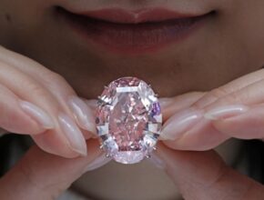 0917 Russia bneCompany bnegeneric alrosa pink diamond Cropped 0917 Russia bneCompany bnegeneric alrosa pink diamond Cropped